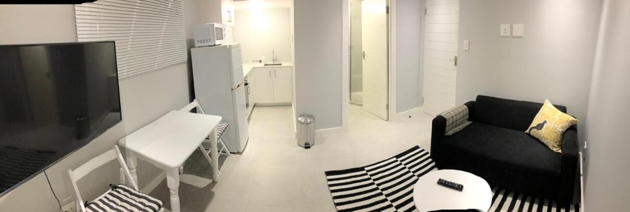 Private Bachelor Pad In Sea Point Leilighet Cape Town Eksteriør bilde