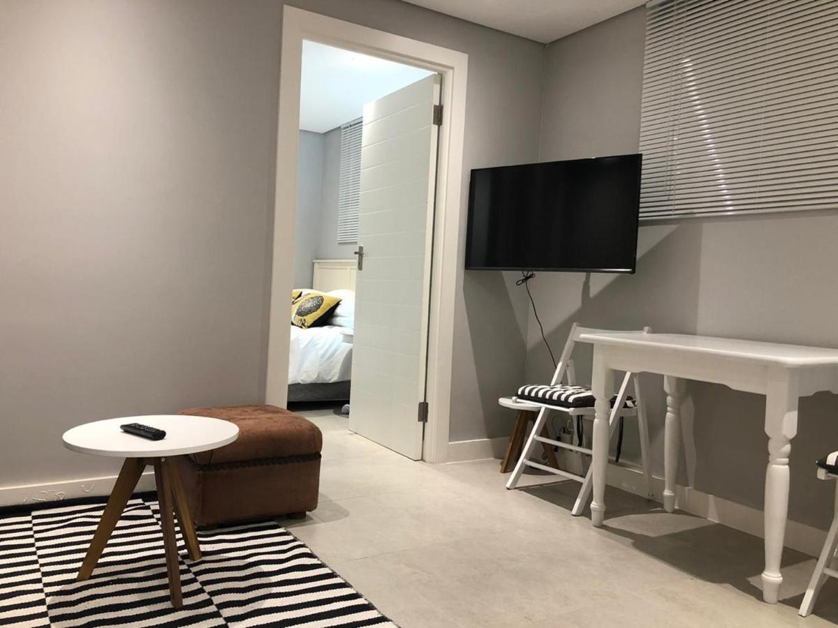 Private Bachelor Pad In Sea Point Leilighet Cape Town Eksteriør bilde